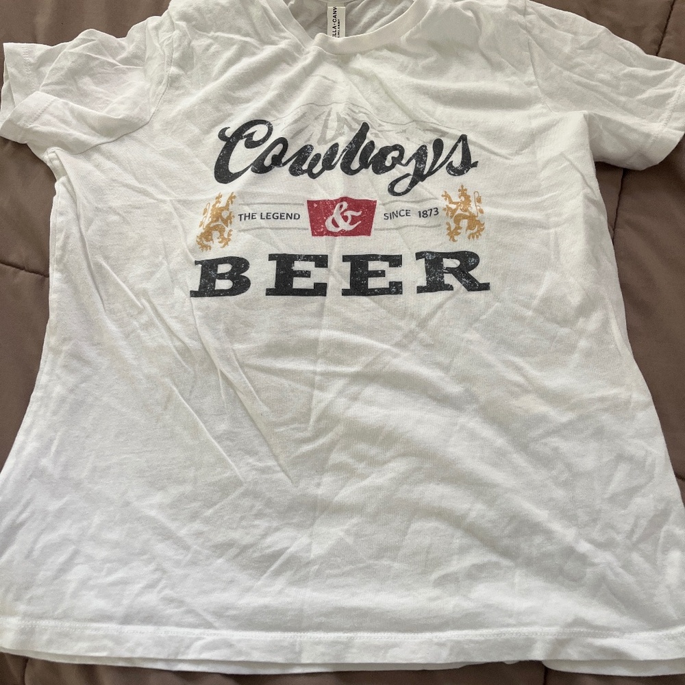 Women’s medium cowboys and beer t shirt